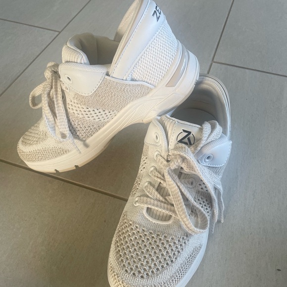 Zeba Women's Hands Free Slip-On Walking Shoes White - Picture 1 of 5